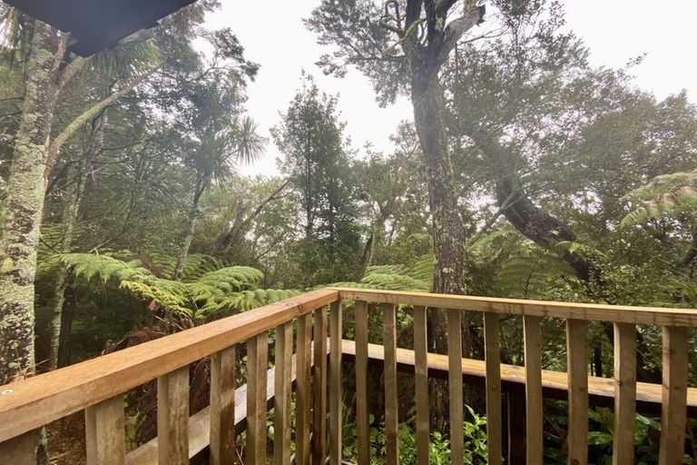 Photo of property in 1/47 Valley View Road, Glenfield, Auckland, 0629