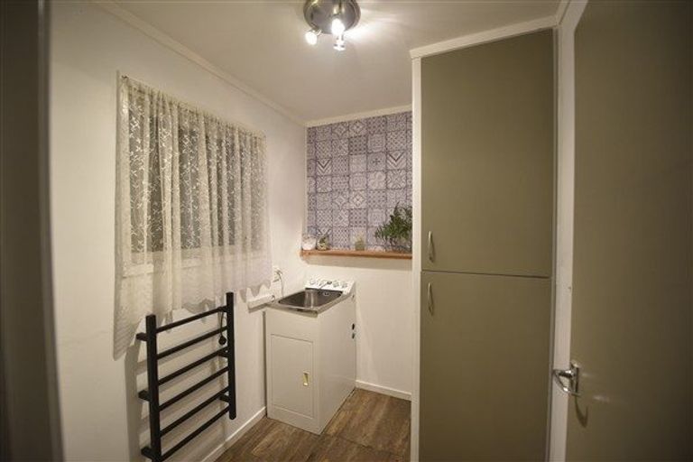 Photo of property in 38 Sunvue Road, Glen Eden, Auckland, 0602