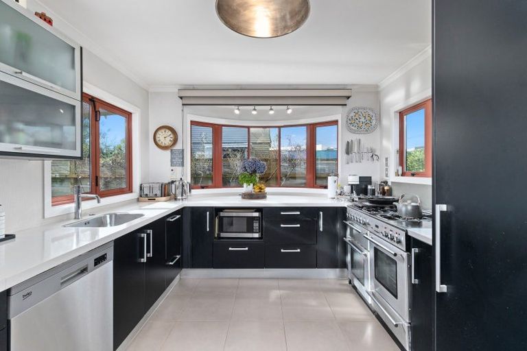 Photo of property in 25 Rogan Street, New Plymouth, 4310