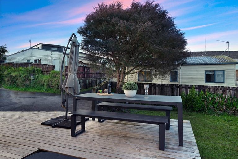 Photo of property in 86 Rosewarne Crescent, Glendene, Auckland, 0602