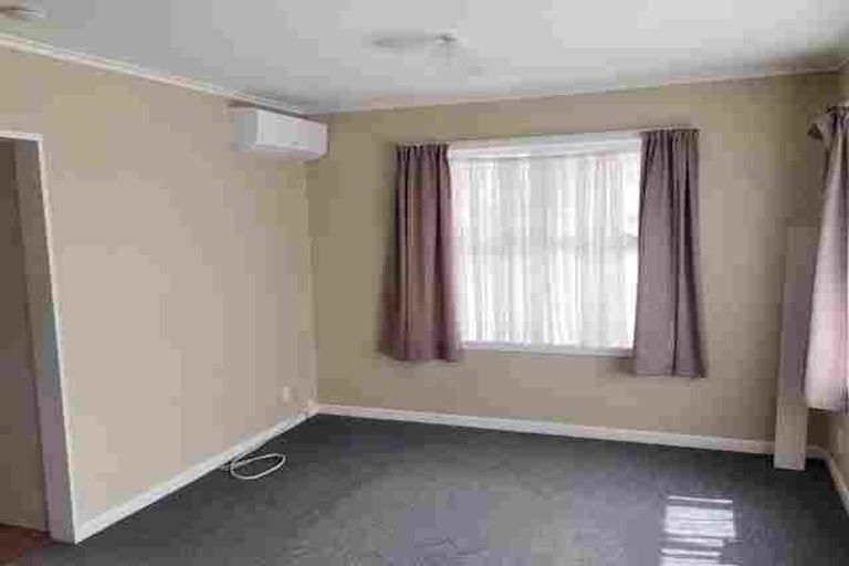 Photo of property in 2/116 Te Atatu Road, Te Atatu South, Auckland, 0610
