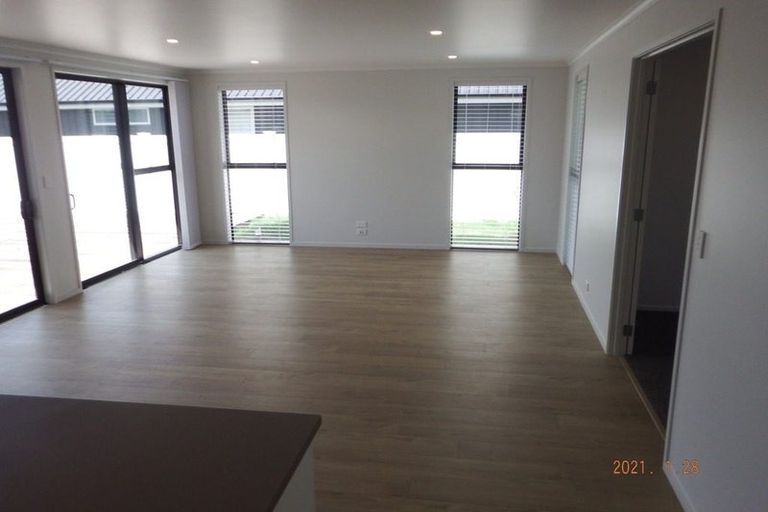 Photo of property in 62 Stace Hopper Drive, One Tree Point, 0118