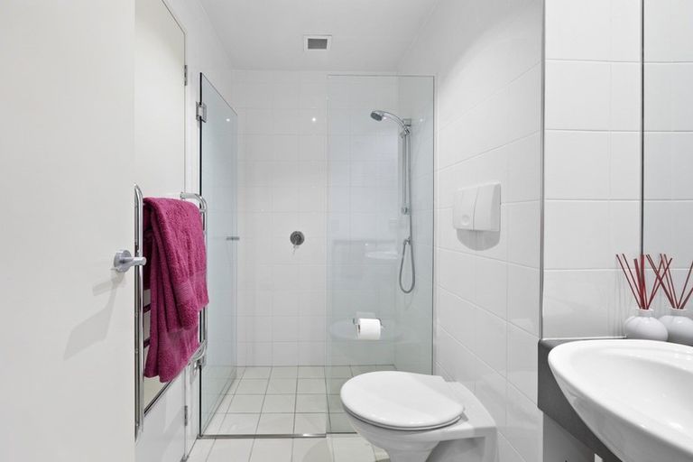 Photo of property in Sanctum Apartment, 10 Ebor Street, Te Aro, Wellington, 6011