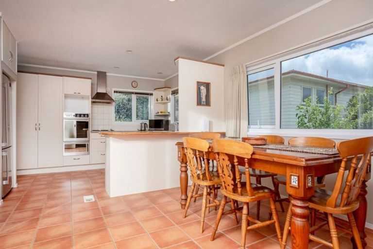 Photo of property in 10 Woodcote Drive, Glenfield, Auckland, 0629