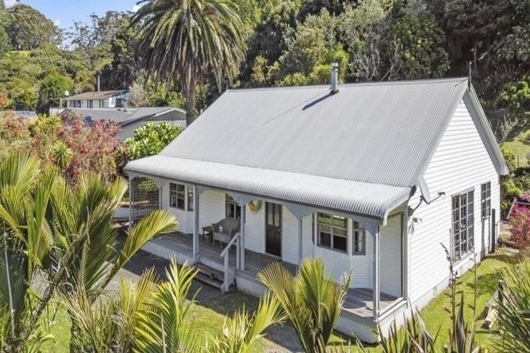 Photo of property in 31 Matauwhi Road, Russell, 0202