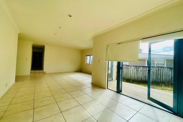 Photo of property in 1/5 Carole Crescent, Pakuranga, Auckland, 2010