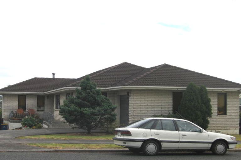 Photo of property in 139 Chivalry Road, Glenfield, Auckland, 0629