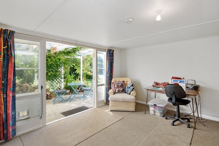 Photo of property in 1 Oriel Place, Levin, 5510