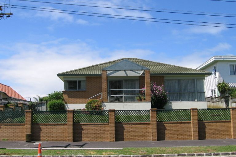 Photo of property in 1/8 Gilfillan Street, Blockhouse Bay, Auckland, 0600