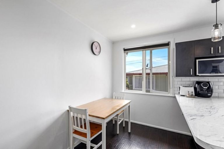 Photo of property in 1/25 Fairclough Road, Beach Haven, Auckland, 0626