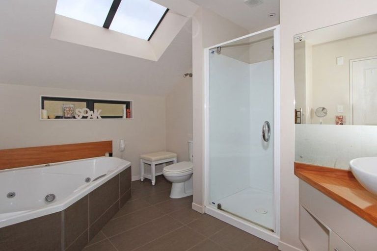 Photo of property in 247 Maungaraki Road, Maungaraki, Lower Hutt, 5010