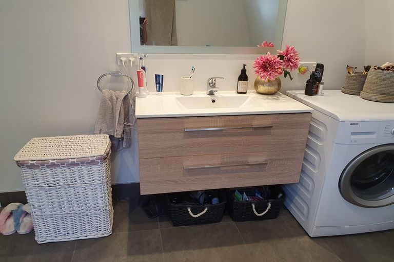 Photo of property in 17 Hayley Lane, East Tamaki Heights, Auckland, 2016