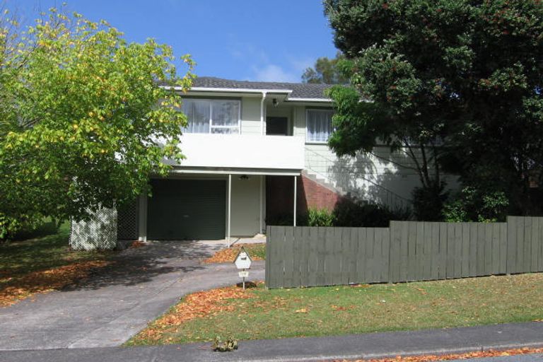 Photo of property in 14 Temuri Place, Glendene, Auckland, 0602