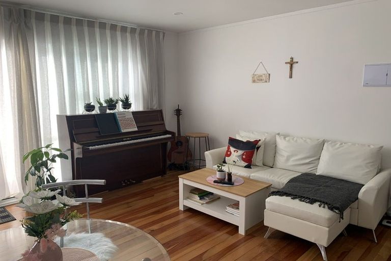 Photo of property in 67 Hogans Road, Glenfield, Auckland, 0629