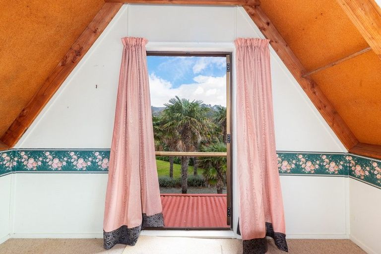 Photo of property in 17 Harbour View Road, Leigh, 0985