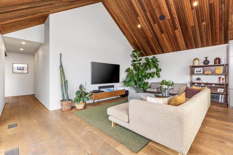 Photo of property in 50 Tiri Road, Manly, Whangaparaoa, 0930