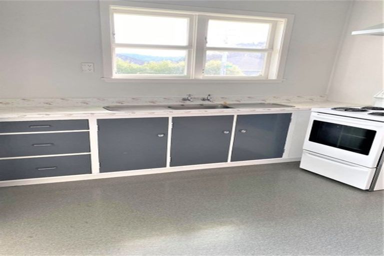 Photo of property in 12/11 Glen Alice Grove, Naenae, Lower Hutt, 5011