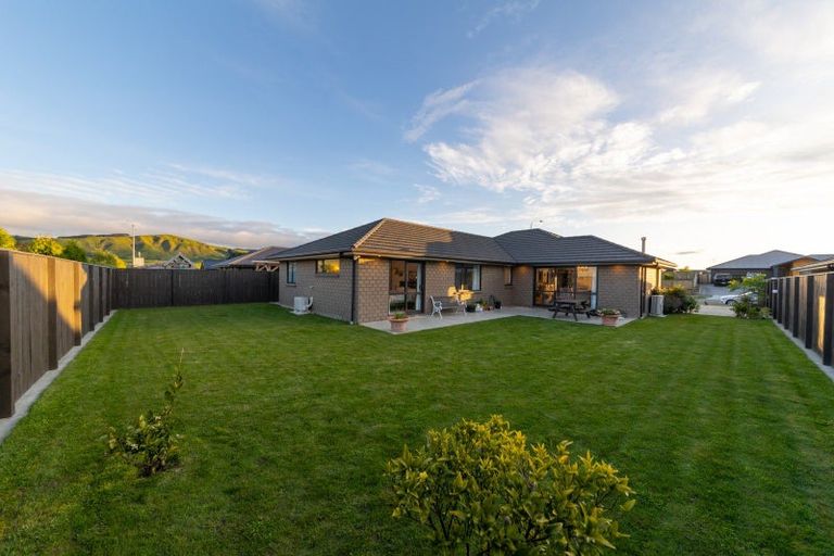 Photo of property in 199 Pacific Drive, Fitzherbert, Palmerston North, 4410
