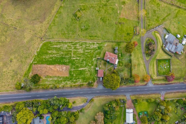 Photo of property in 154 Tawa Road, Kumeu, 0891
