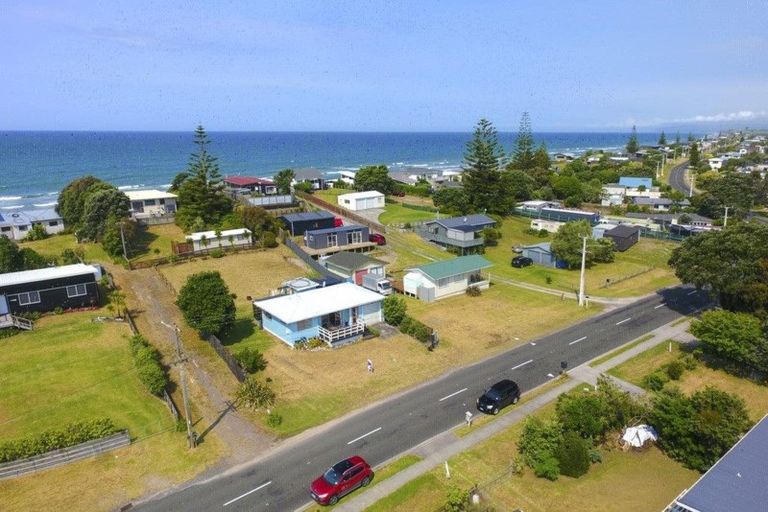 Photo of property in 615 Pukehina Parade, Pukehina, Te Puke, 3189