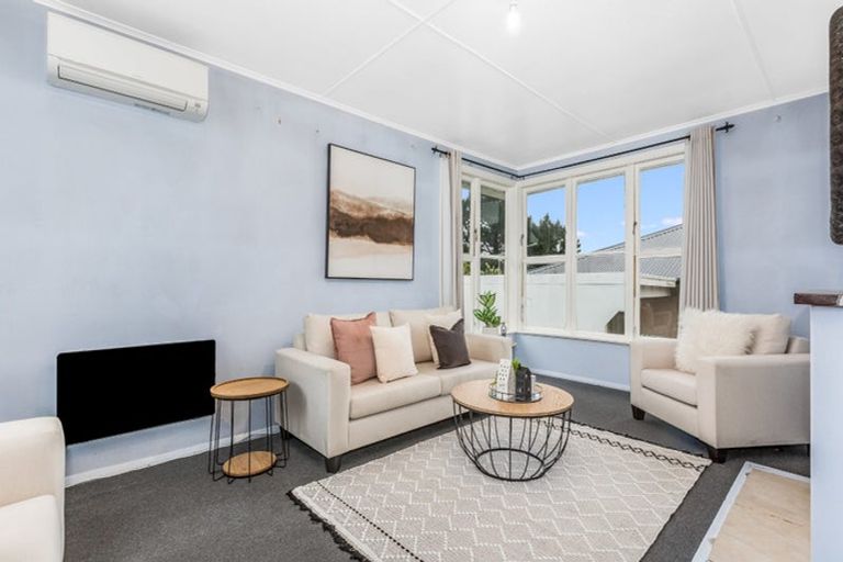 Photo of property in 12 Cornwall Crescent, Cannons Creek, Porirua, 5024