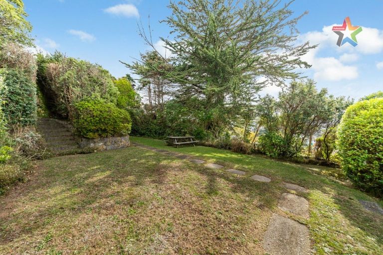 Photo of property in 64 Glanmire Road, Newlands, Wellington, 6037