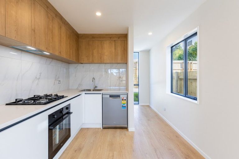 Photo of property in 6d Kaweka Street, New Lynn, Auckland, 0600