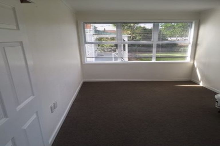Photo of property in 16 Second Avenue, Avenues, Whangarei, 0110