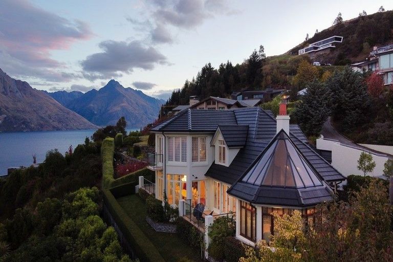 Photo of property in 4 Vanguard Lane, Fernhill, Queenstown, 9300