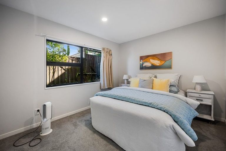 Photo of property in 25b Kiteroa Terrace, Rothesay Bay, Auckland, 0630