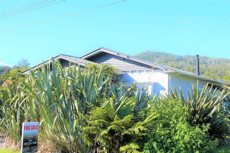 Photo of property in 10 Hall-jones Street, Runanga, 7803