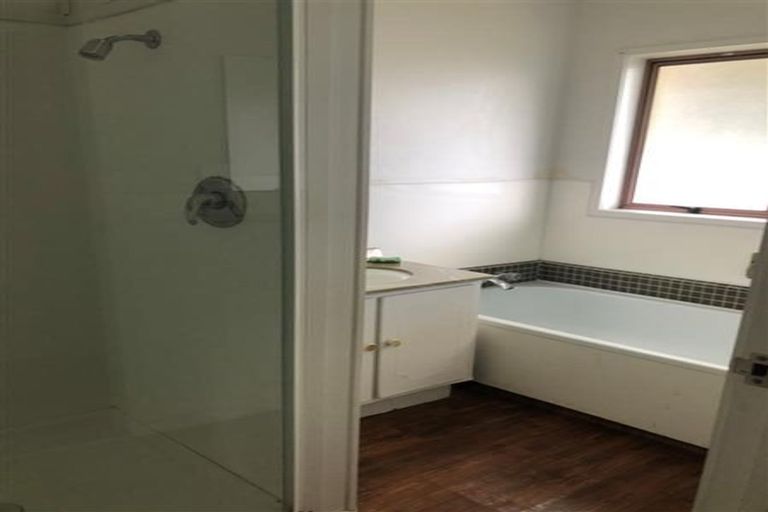 Photo of property in 13 Huruhuru Road, Massey, Auckland, 0614