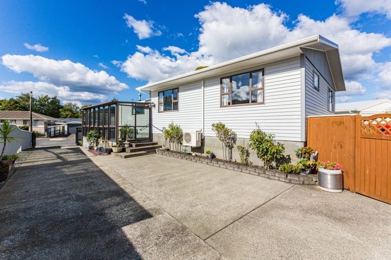 Photo of property in 21 Bonnie Glen Crescent, Ebdentown, Upper Hutt, 5018