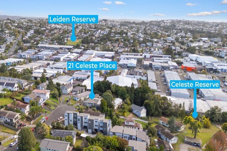 Photo of property in 21 Celeste Place, Totara Vale, Auckland, 0627