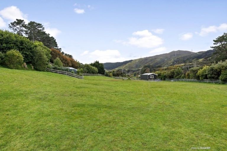 Photo of property in 435 Makara Road, Makara, Karori, 6972