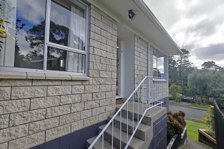 Photo of property in 1/4 Mahuta Grove, Northcote, Auckland, 0627