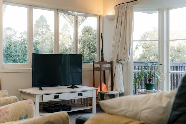 Photo of property in 23 Pohutukawa Avenue, Shelly Park, Auckland, 2014