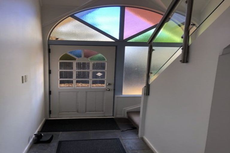 Photo of property in 6a Vincent Road, Northcote Point, Auckland, 0627