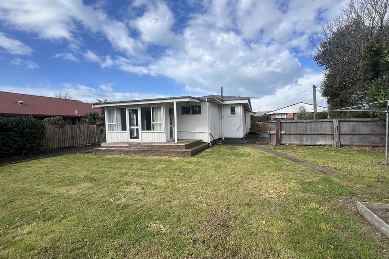 Photo of property in 16 Sawyers Arms Road, Northcote, Christchurch, 8052