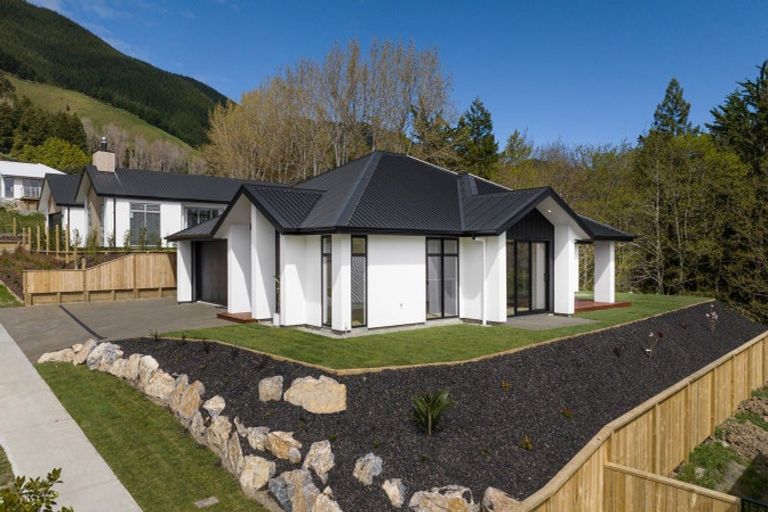 Photo of property in 86 Sunningdale Drive, Stoke, Nelson, 7011