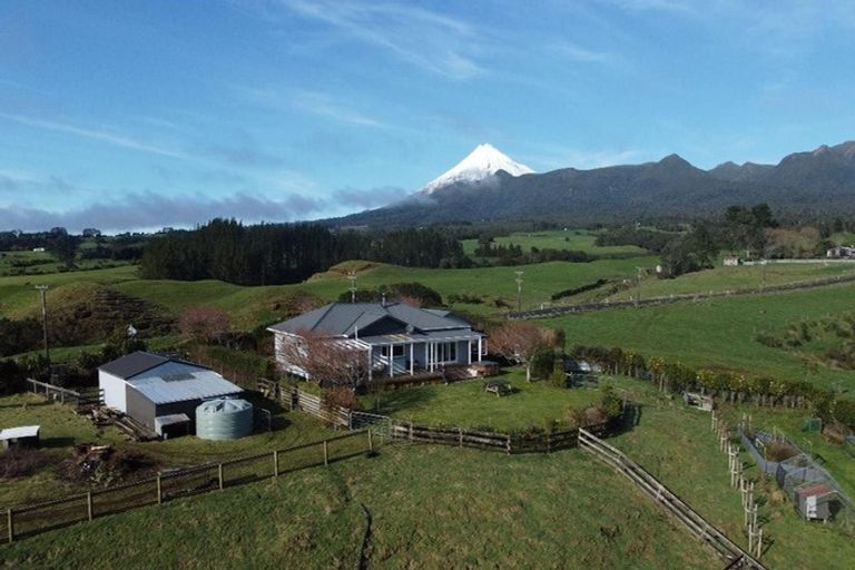 Photo of property in 1444 Carrington Road, Hurworth, New Plymouth, 4371