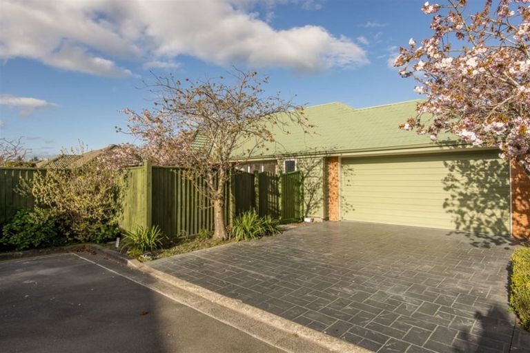 Photo of property in 52 Englefield Road, Northwood, Christchurch, 8051