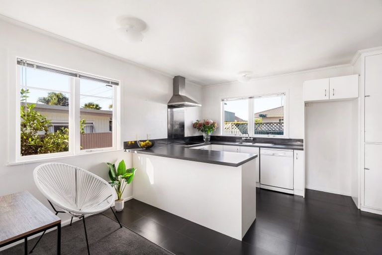 Photo of property in 9a Cornwall Road, Taradale, Napier, 4112