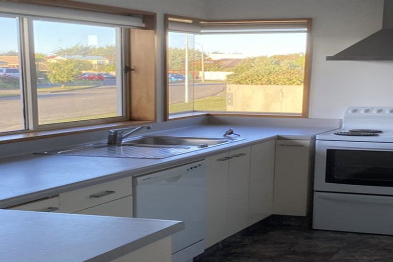 Photo of property in 19 Orlando Crescent, Waimairi Beach, Christchurch, 8083