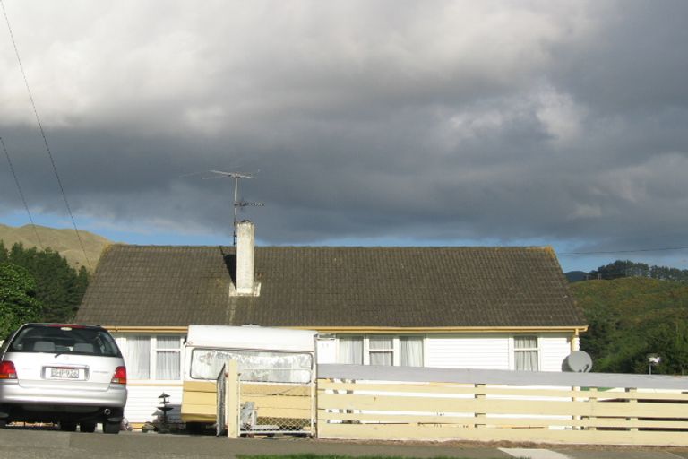 Photo of property in 24 Driver Crescent, Cannons Creek, Porirua, 5024