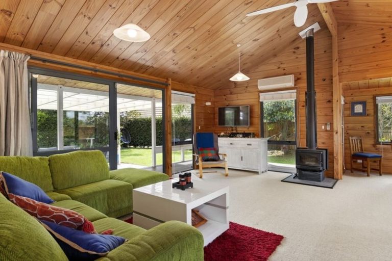 Photo of property in 19 Links View Drive, Omokoroa, 3114