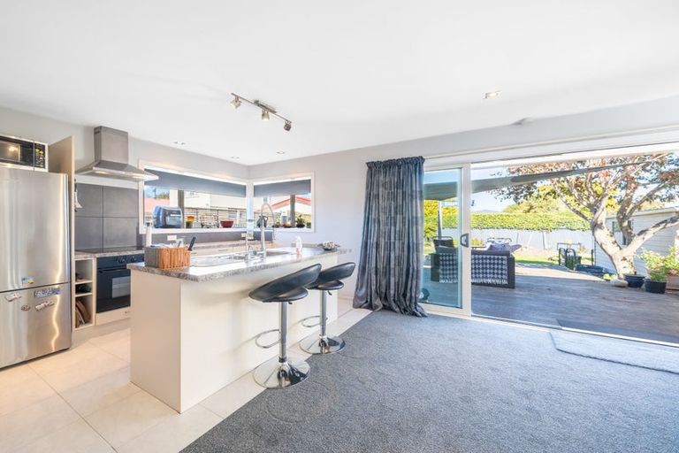 Photo of property in 14 Bideford Place, Dallington, Christchurch, 8061