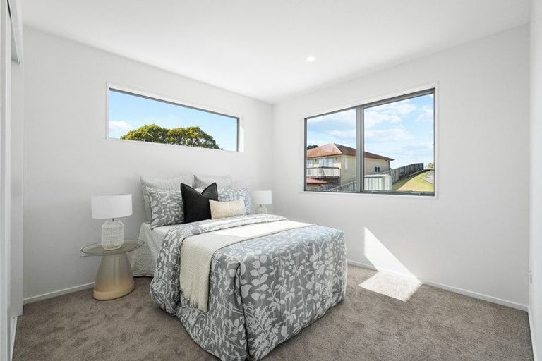 Photo of property in 144a Oaktree Avenue, Browns Bay, Auckland, 0630
