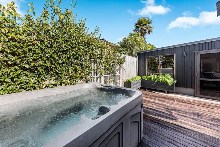 Photo of property in 2/47 Shakespeare Road, Milford, Auckland, 0620