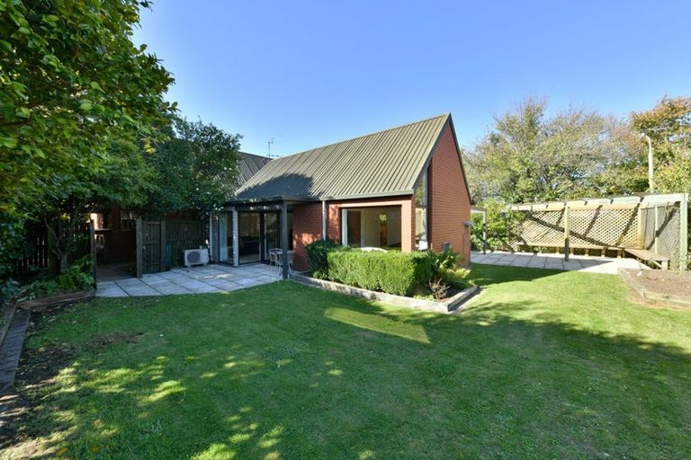 Photo of property in 28 Camberwell Place, Avonhead, Christchurch, 8042